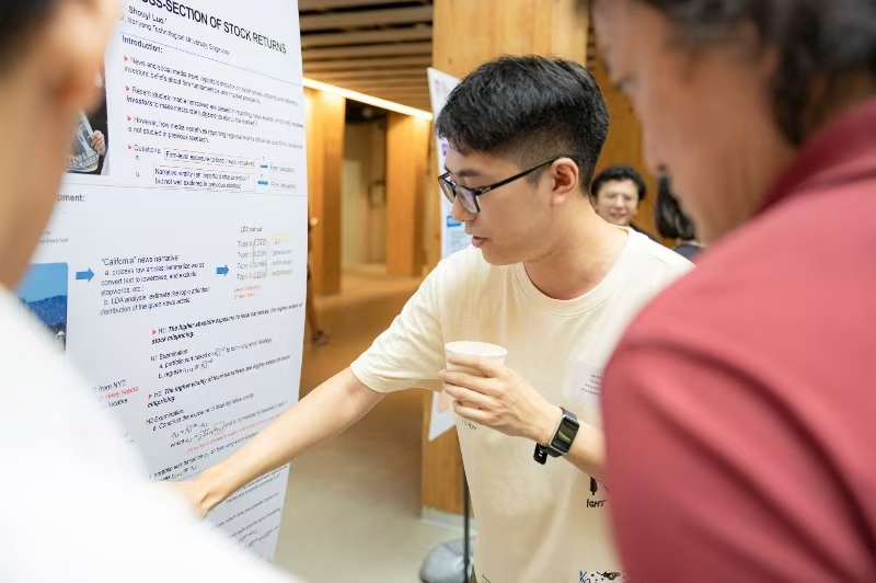 Shouyi presenting research